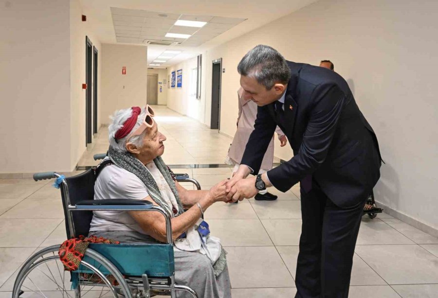 Antalya Valisi Hulusi Şahin’den Bayram Ziyaretleri