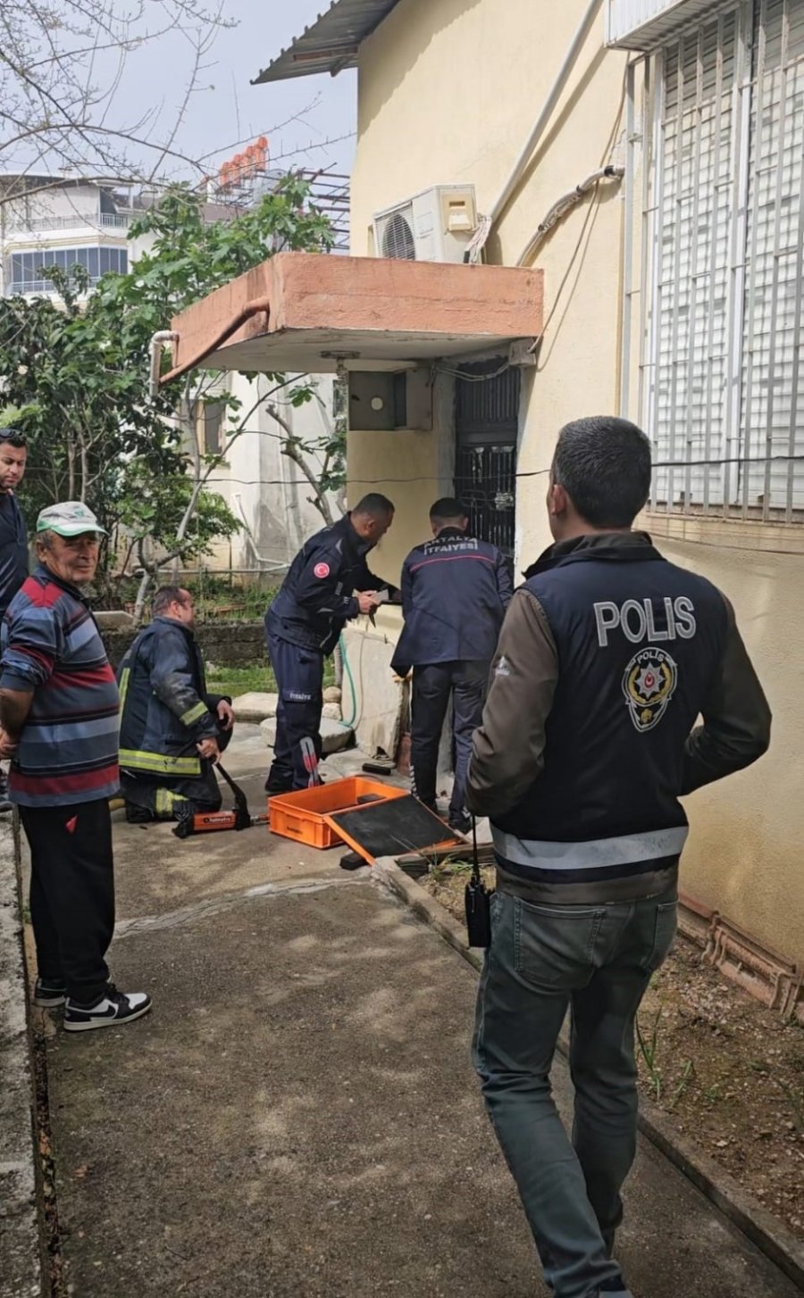 Babasına Kızıp Evi Yakmak İstedi