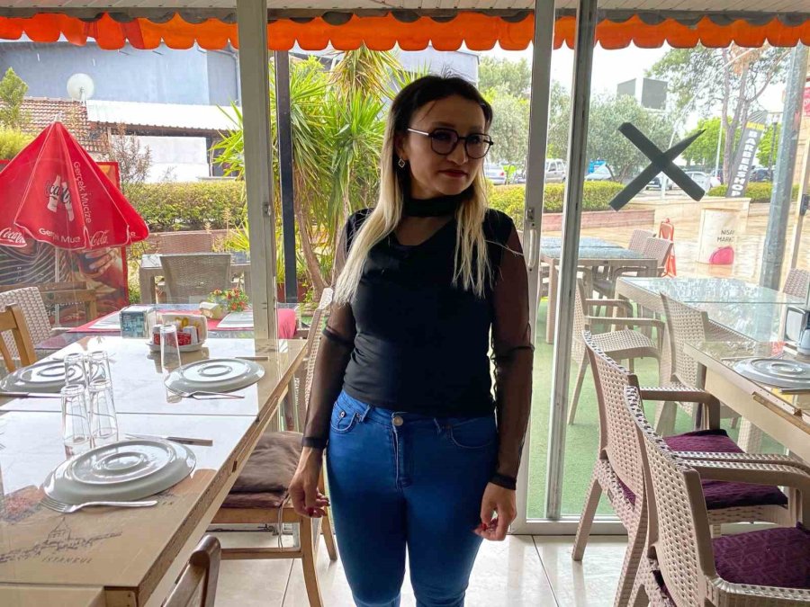 Restorana Giren Hırsız Kasayı Kaldıramayınca Sürükleyerek Götürdü