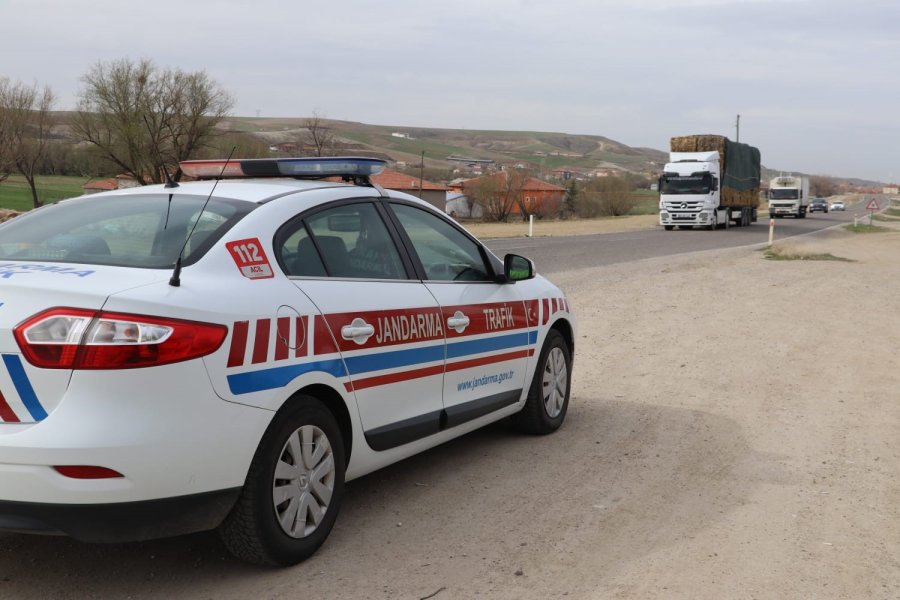 Aksaray’da Jandarma Gece Gündüz Radar Denetiminde