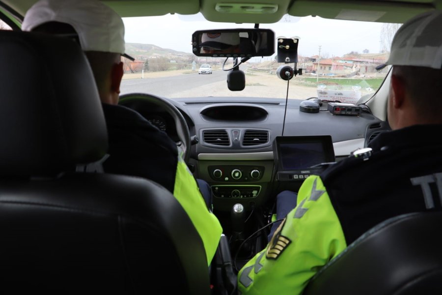 Aksaray’da Jandarma Gece Gündüz Radar Denetiminde