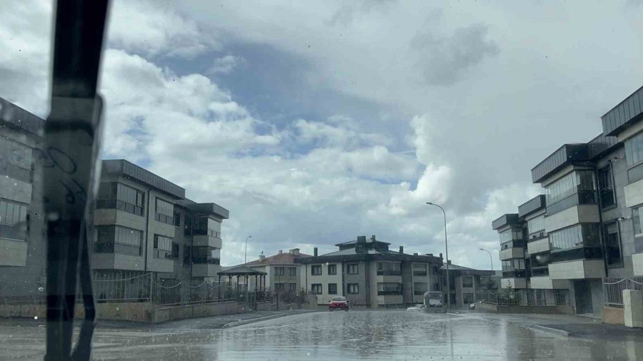 Eskişehir’de Sağanak Yağmur Ve Dolu Etkili Oldu