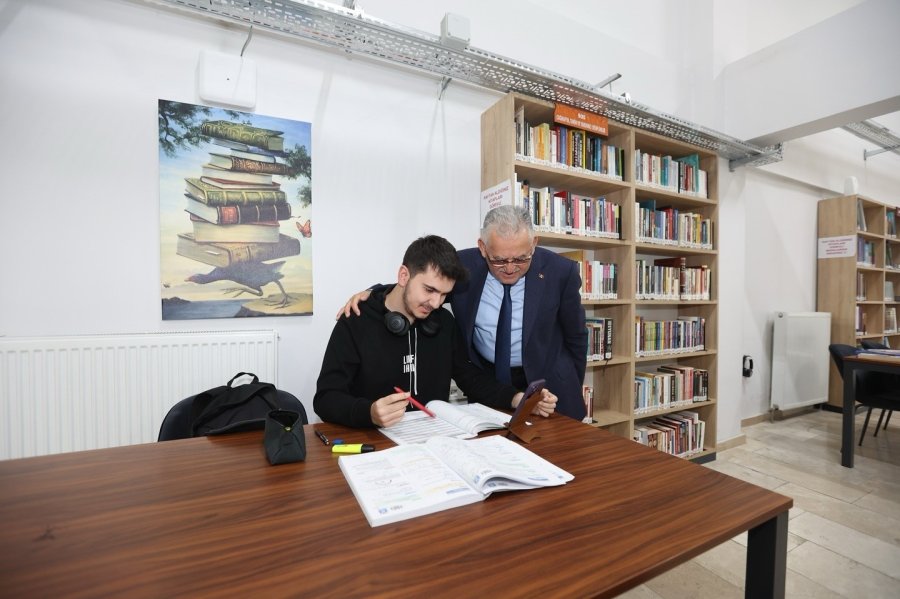 Başkan Büyükkılıç: "kütüphanelerimiz İle Okuyan Şehir Kayseri’ye Değer Katıyoruz"