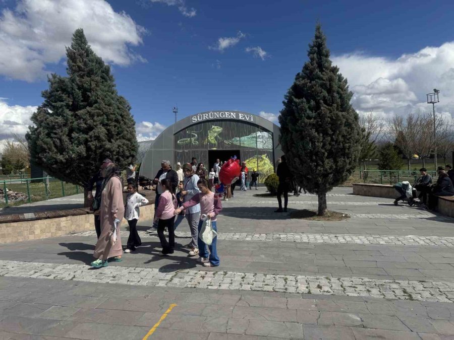 Büyükşehir’in Hayvanat Bahçesine Ramazan Bayramı’nda Yoğun İlgi