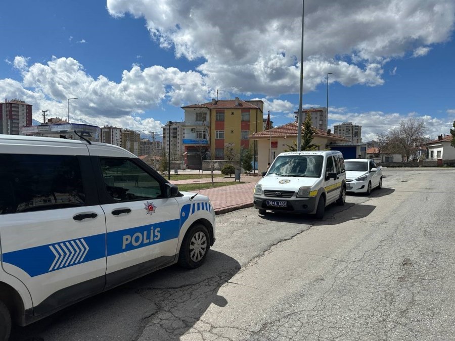 Çocuk Parkında Bıçaklı Kavga: 1 Ağır Yaralı