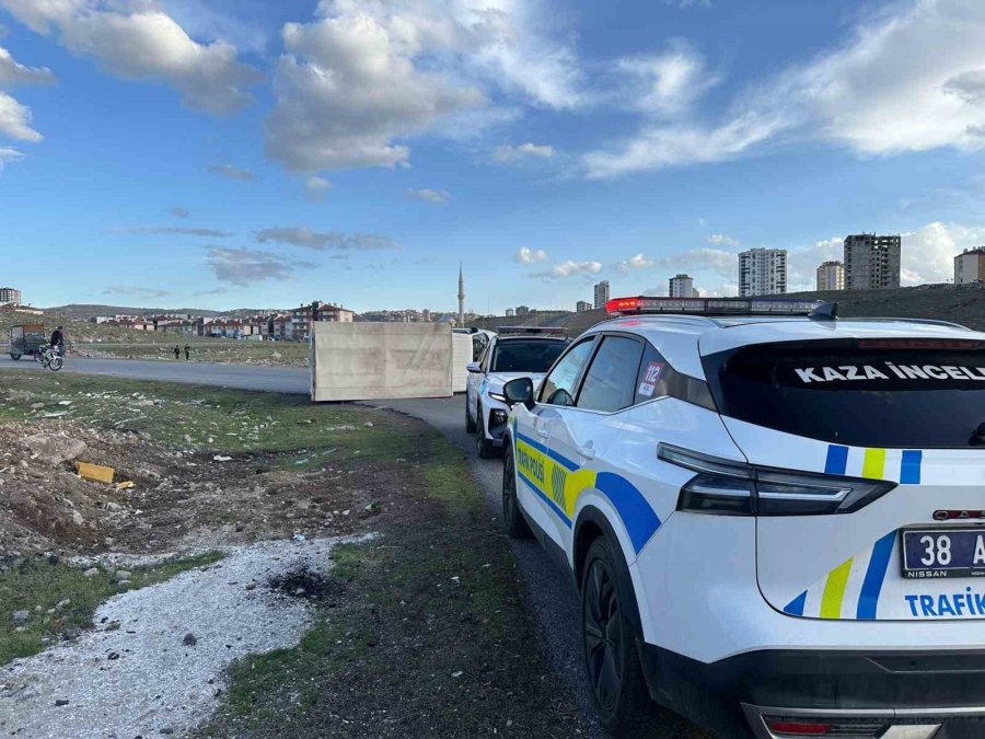 Kayseri’de Kamyon Devrildi: 1 Yaralı