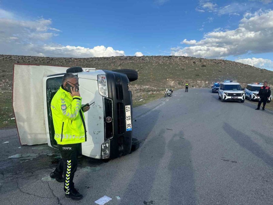 Kayseri’de Kamyon Devrildi: 1 Yaralı