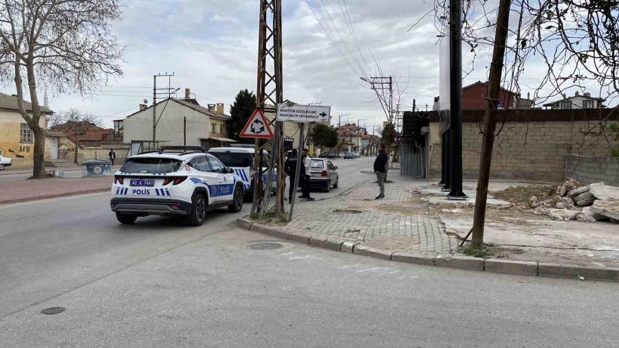 Tartışmada Silahtan Çıkan Kurşun Yoldan Geçen Sürücüyü Yaraladı