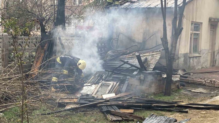 Konya’da Çocukların Attığı Torpil Yangına Sebep Oldu