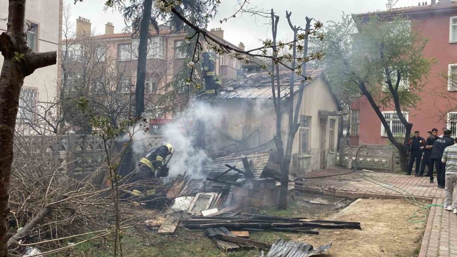 Konya’da Çocukların Attığı Torpil Yangına Sebep Oldu
