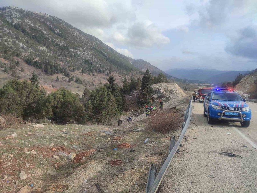 Konya’da Otomobil Uçurma Yuvarlandı: 2 Ölü, 3 Yaralı