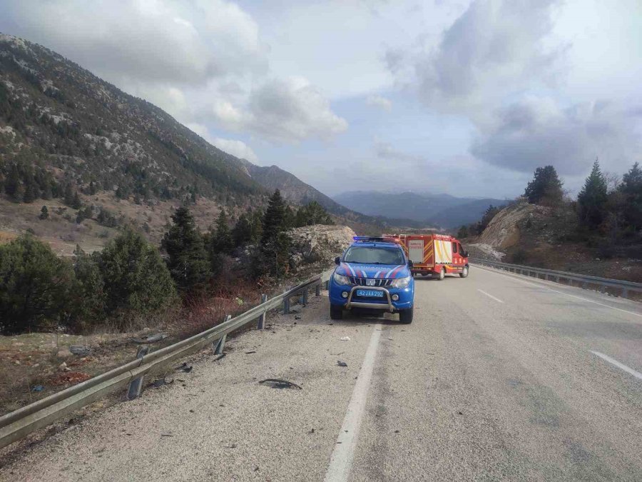 Konya’da Otomobil Uçurma Yuvarlandı: 2 Ölü, 3 Yaralı