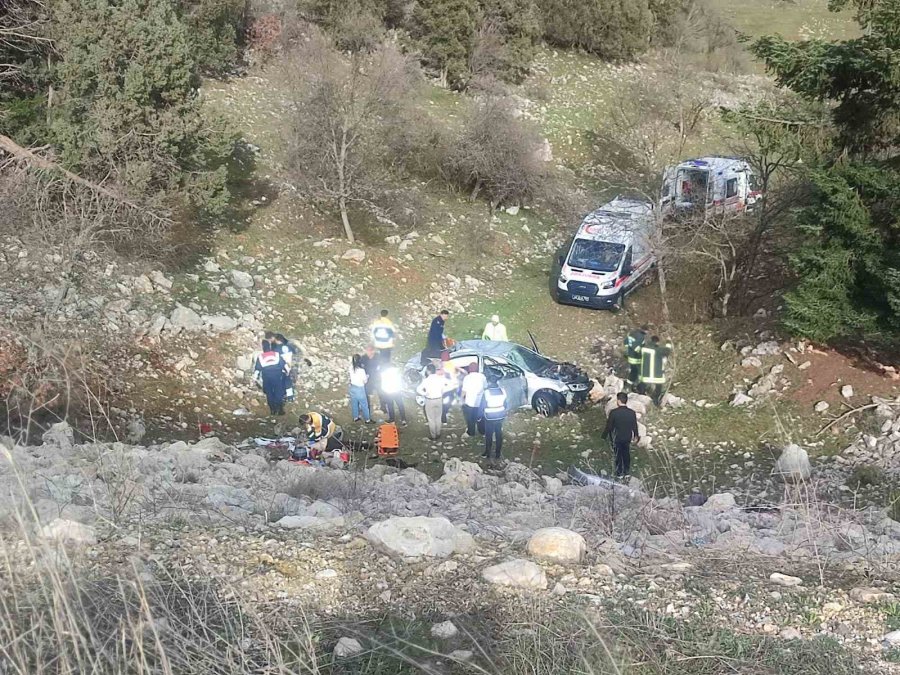 Konya’da Otomobil Uçurma Yuvarlandı: 2 Ölü, 3 Yaralı