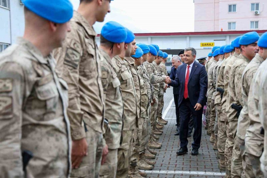 Başkan Kara, Güvenlik Güçleri Ve Gazilerle Bayramlaştı