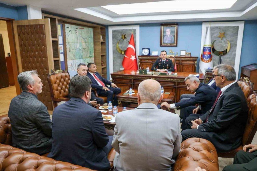 Başkan Kara, Güvenlik Güçleri Ve Gazilerle Bayramlaştı