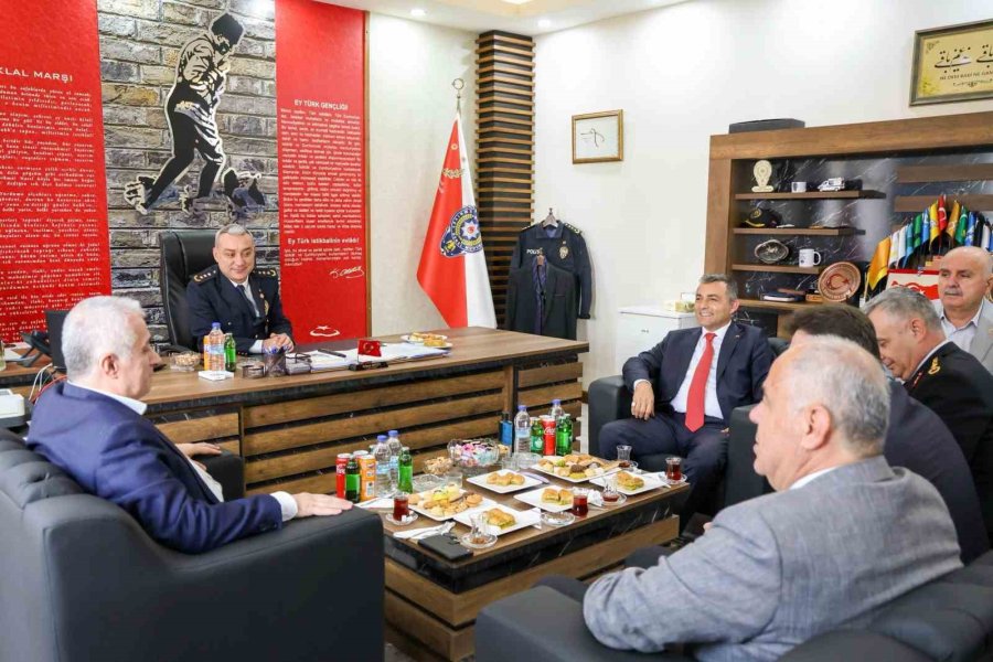 Başkan Kara, Güvenlik Güçleri Ve Gazilerle Bayramlaştı