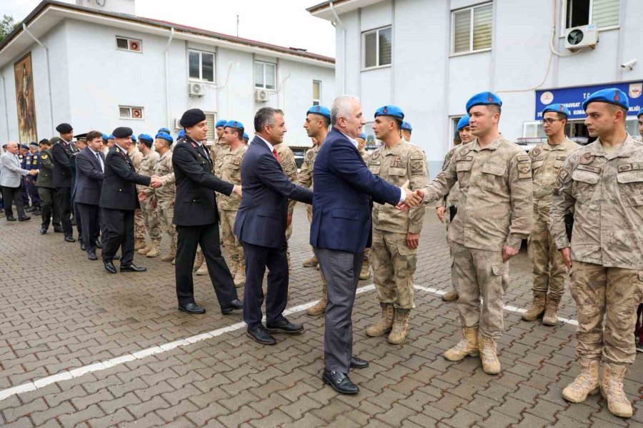 Başkan Kara, Güvenlik Güçleri Ve Gazilerle Bayramlaştı
