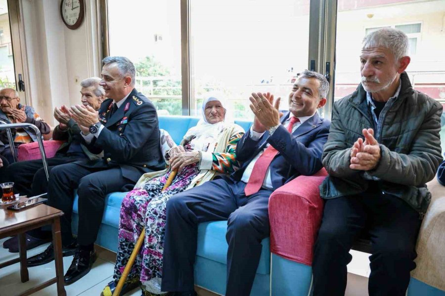 Başkan Kara, Güvenlik Güçleri Ve Gazilerle Bayramlaştı