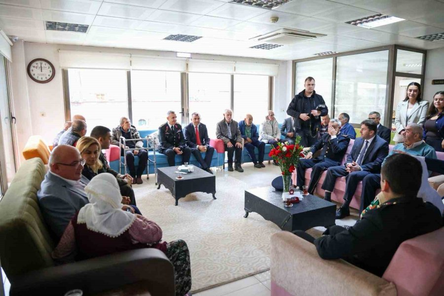 Başkan Kara, Güvenlik Güçleri Ve Gazilerle Bayramlaştı