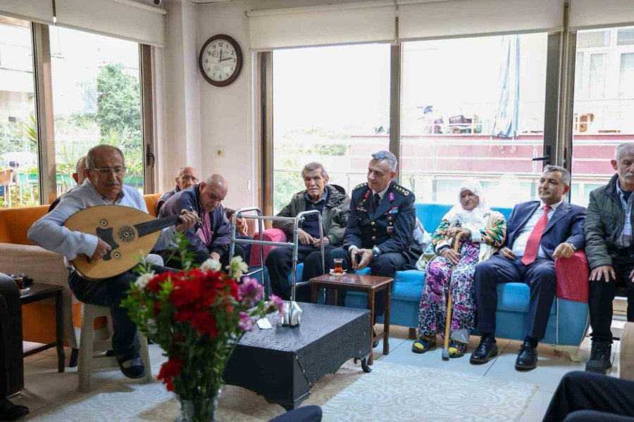 Başkan Kara, Güvenlik Güçleri Ve Gazilerle Bayramlaştı