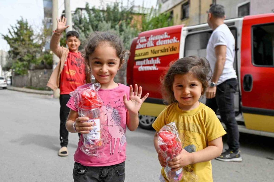 Mersin’de 60 Bin Çocuğa Bayram Hediyesi Olarak ’suluk Ve Şeker’ Dağıtıldı