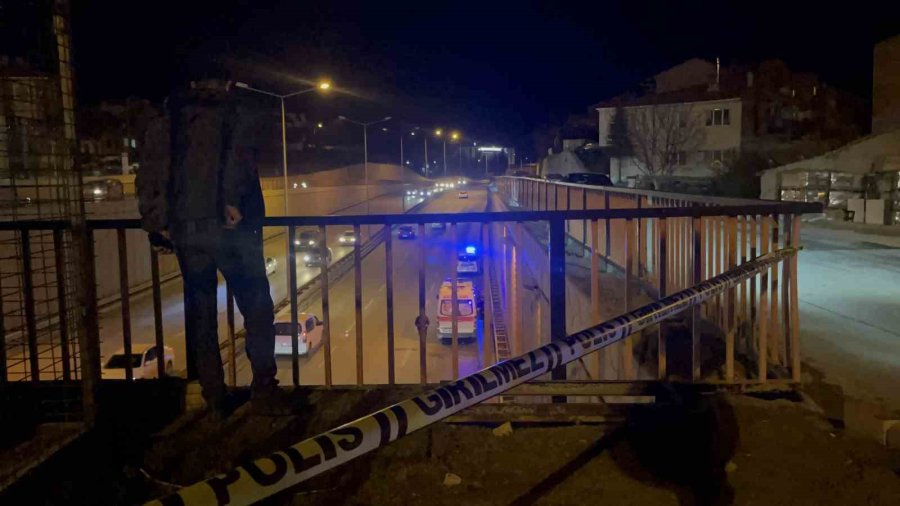 Yola Düştükten Sonra Aracın Çarptığı Kadın Feci Şekilde Can Verdi