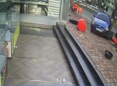 Lüks Otomobiliyle 1 Araç Ve 6 Motosikleti Hurdaya Çevirdi, Rahat Tavırları İle Dikkat Çekti