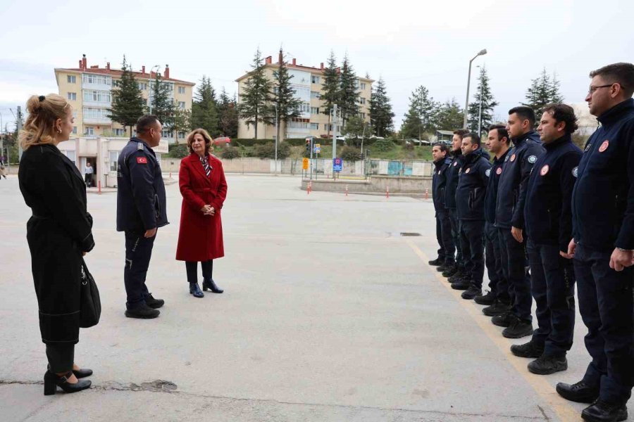Ayşe Ünlüce, Belediye Birimlerinin Bayramını Kutladı