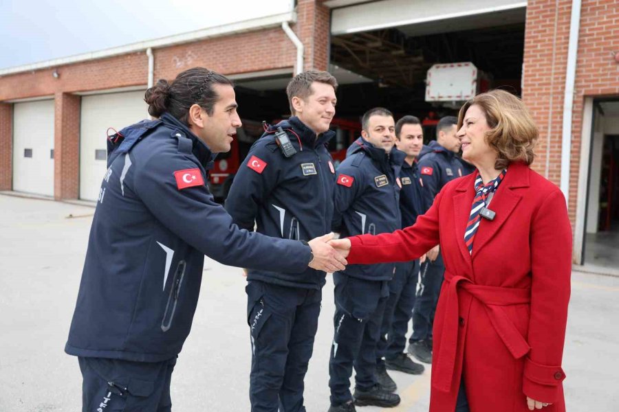 Ayşe Ünlüce, Belediye Birimlerinin Bayramını Kutladı