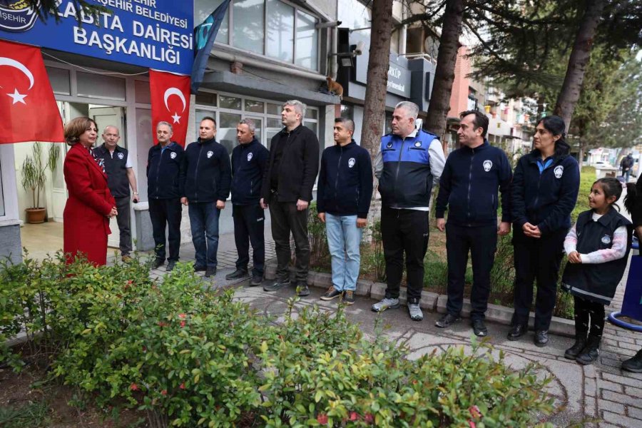 Ayşe Ünlüce, Belediye Birimlerinin Bayramını Kutladı