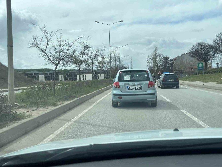 Eskişehir’de Sürücünün Aracına Astığı Not Dikkat Çekti