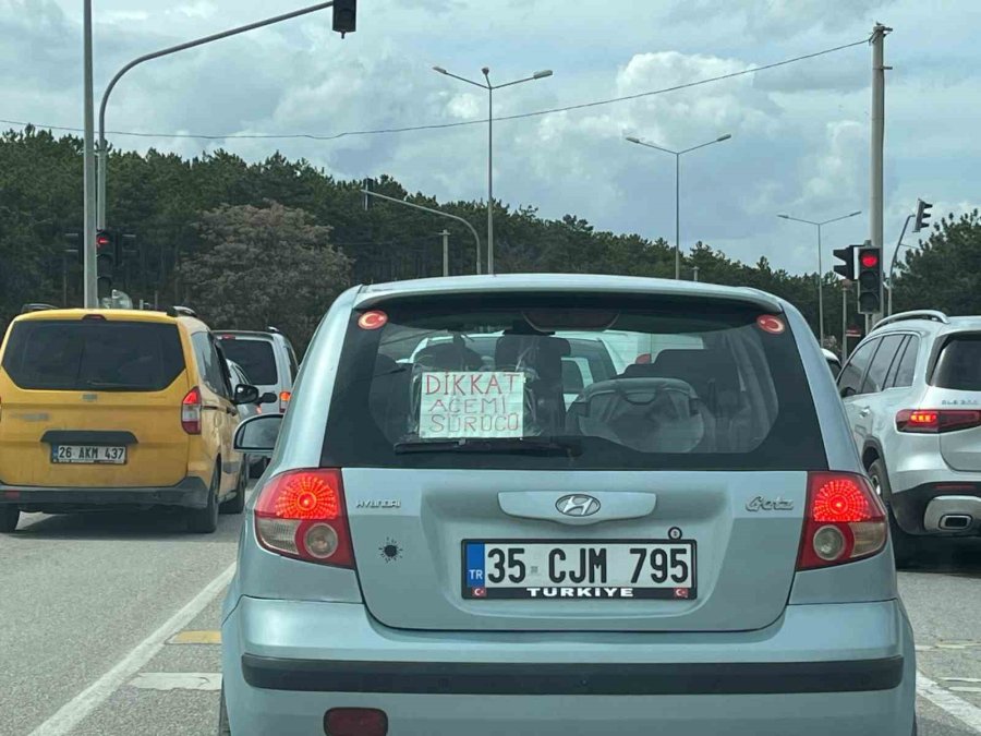 Eskişehir’de Sürücünün Aracına Astığı Not Dikkat Çekti