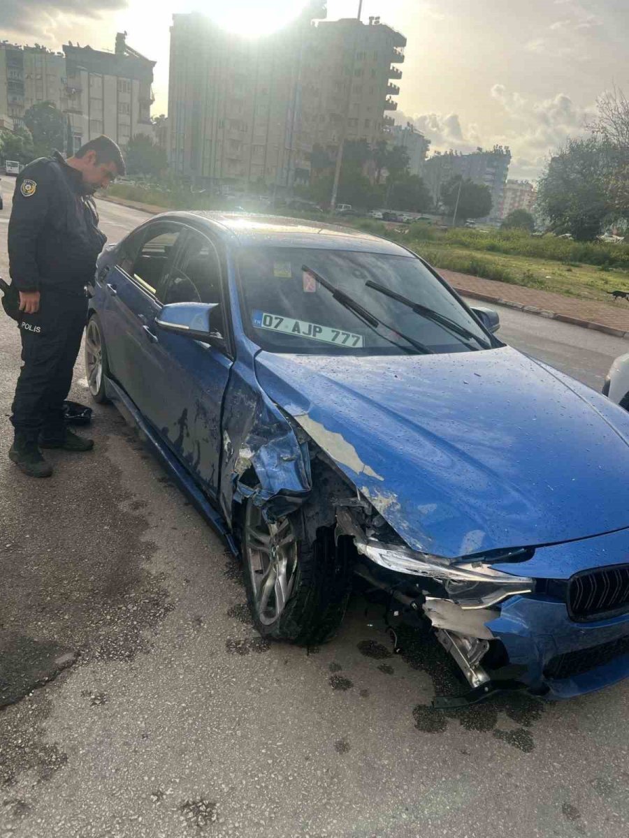 Lüks Otomobiliyle 1 Araç Ve 6 Motosikleti Hurdaya Çevirdi, Rahat Tavırları İle Dikkat Çekti
