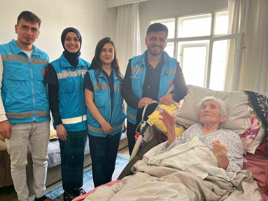 Evde Sağlık Hizmeti Hastaları Mutlu Ediyor