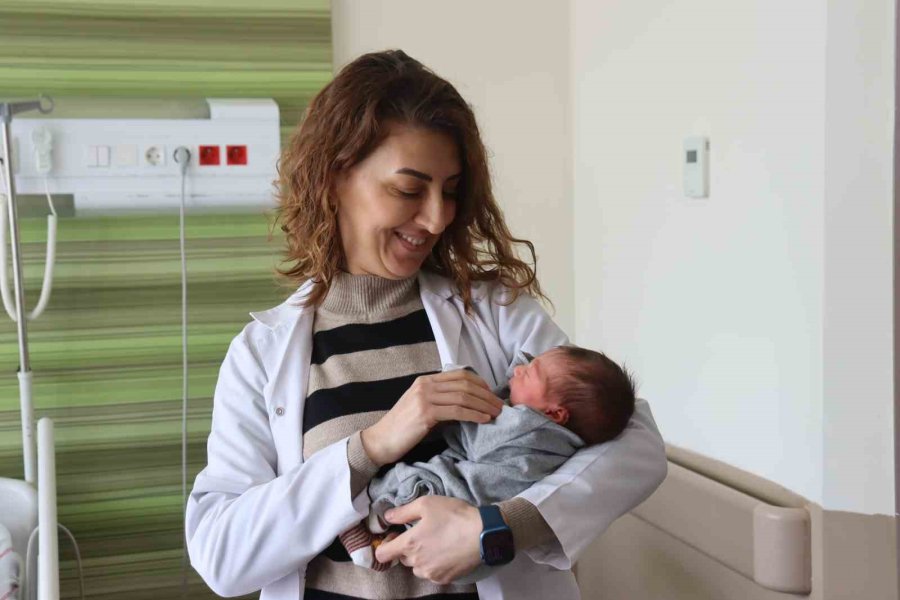 "altın Embriyo" İle Anne Oldu