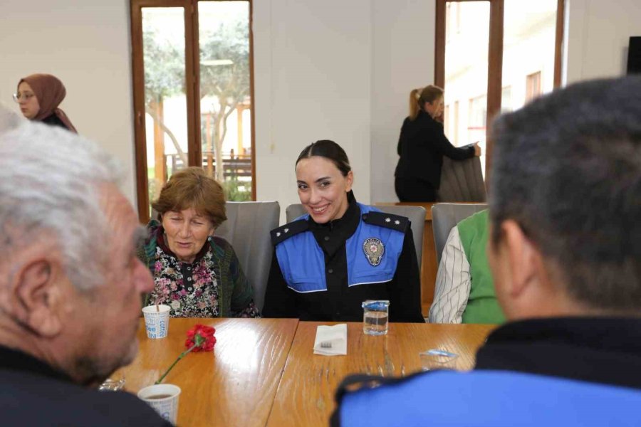 Huzurevi Sakinlerine Bayram Ziyareti