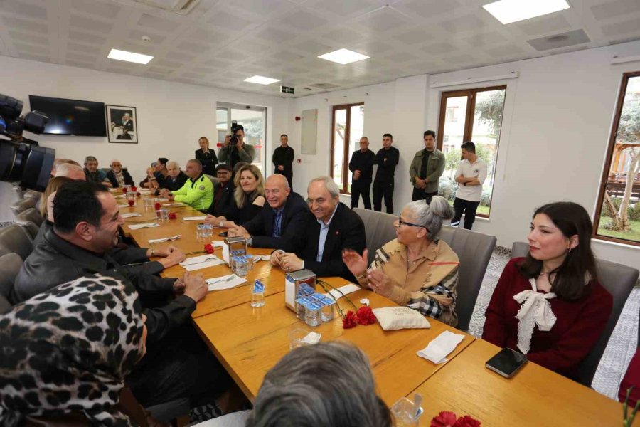 Huzurevi Sakinlerine Bayram Ziyareti