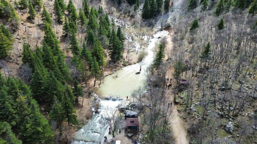 Konya’da Aygırdibi Şelalesi Bayramda Piknikçilerin Akınına Uğradı