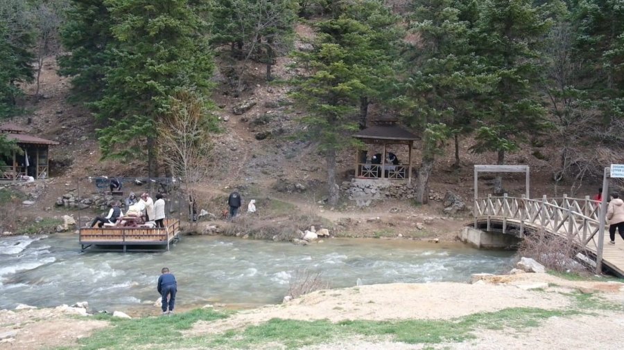 Konya’da Aygırdibi Şelalesi Bayramda Piknikçilerin Akınına Uğradı