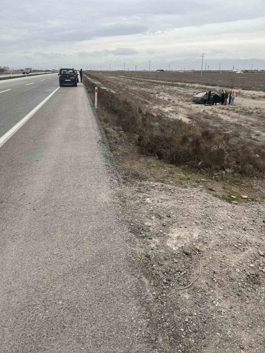 Konya’da Yoldan Çıkan Otomobil Boş Araziye İnerek Durabildi: 3’ü Çocuk 5 Yaralı