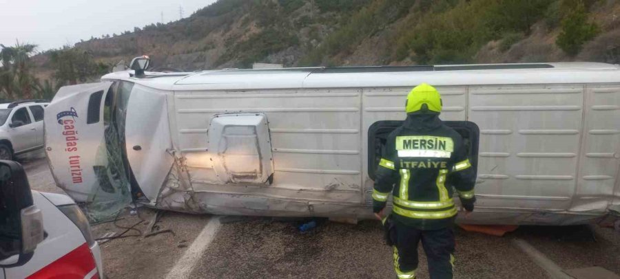 Mersin’de Servis Minibüsü Devrildi: 10 Yaralı