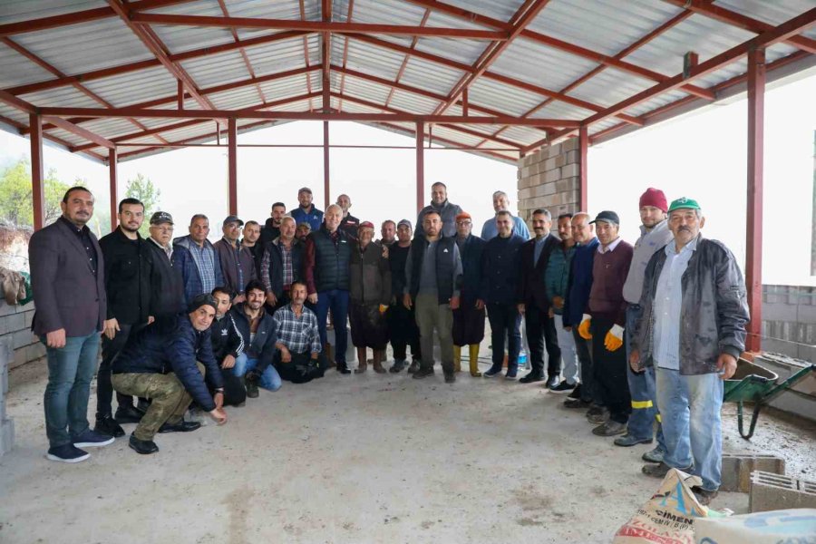 Akçatı’da İmece Usulüyle Çok Amaçlı Spor Salonu Yapılıyor