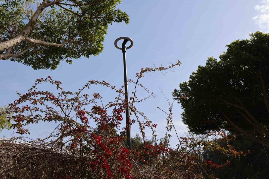 Antalya’daki Atatürk Parkı’nın Işıklandırmaları Yenilendi