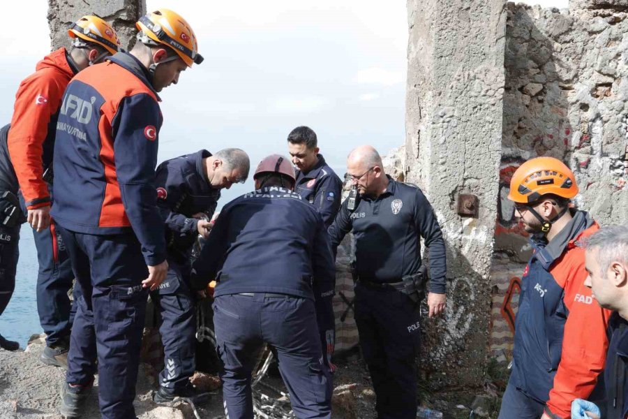 Balık Keyfi Hastanede Son Buldu: Falezlerden Düşerek Bacağını Kırdı