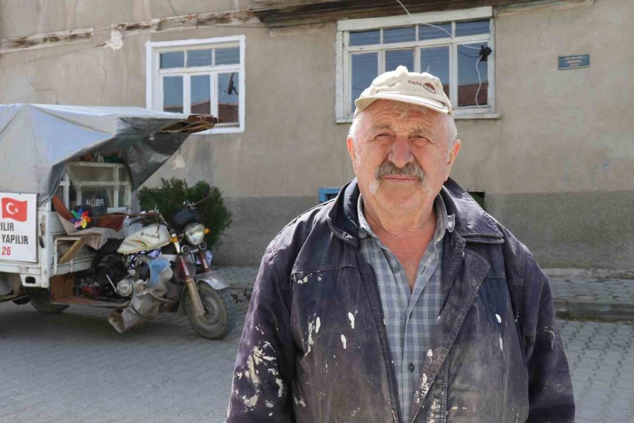 Evden Atılan Yaşlı Adamın Yüzü İha’nın Haberinden Sonra Güldü