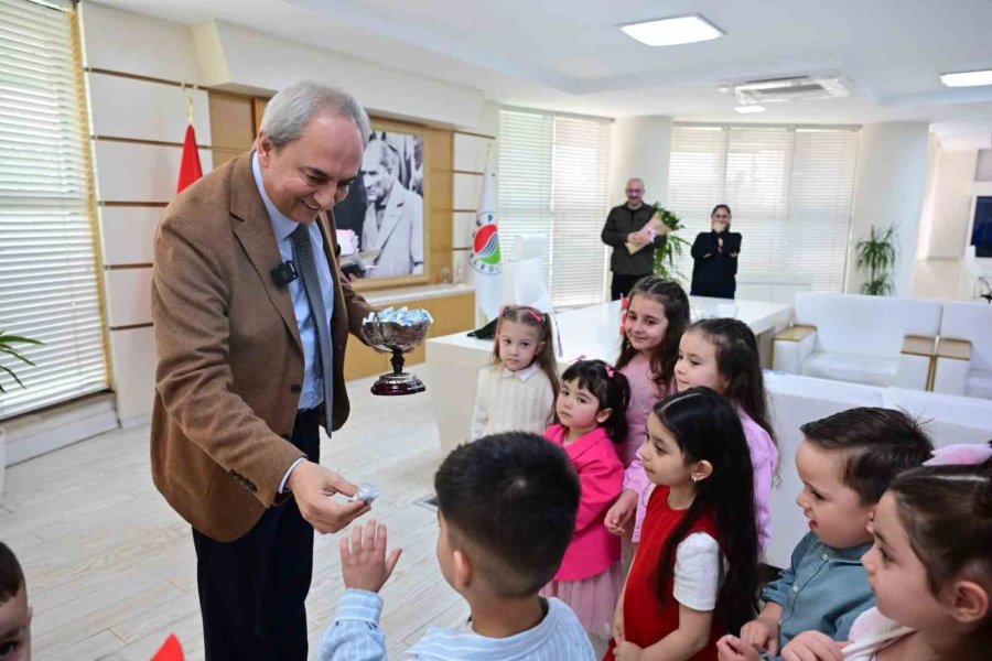 Kocagöz, Çocuklarla Bayramlaştı