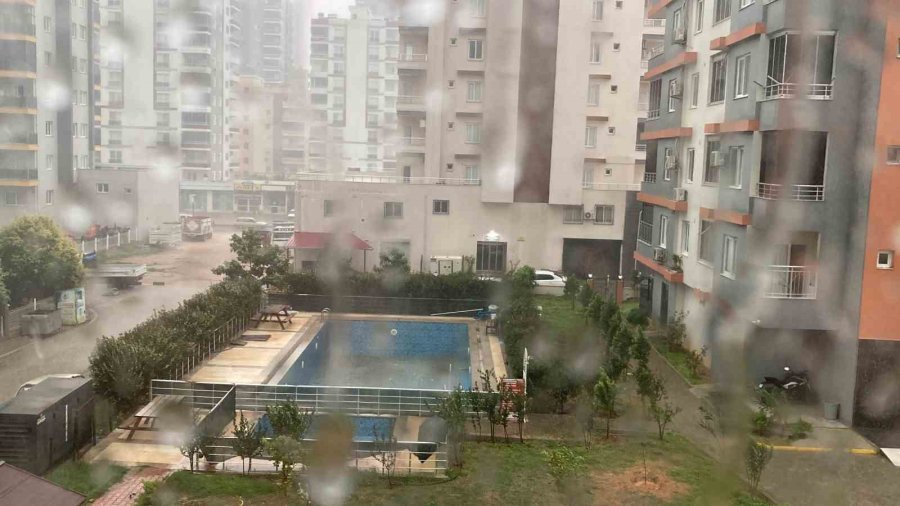 Mersin’de Fırtına Etkili Oldu, Seralar Zarar Gördü