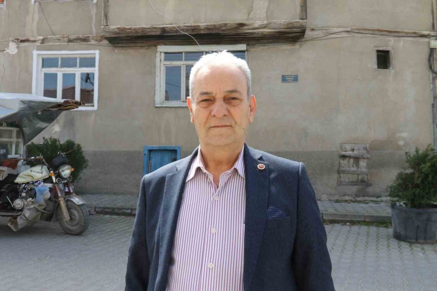 Evden Atılan Yaşlı Adamın Yüzü İha’nın Haberinden Sonra Güldü