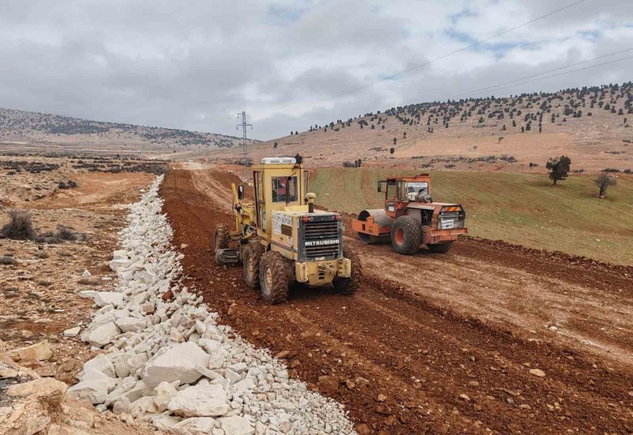 Büyükşehir’den Korkuteli Grup Yollarında Çalışma