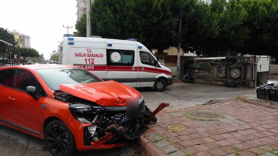 Yaralıları Islanıp Üşümemeleri İçin Şemsiye Ve Battaniye İle Korudular